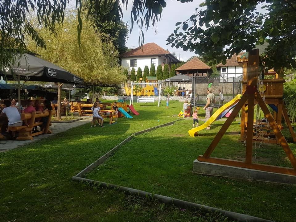 مبيت وإفطار Restoran,,Vuk,, Trsic المظهر الخارجي الصورة