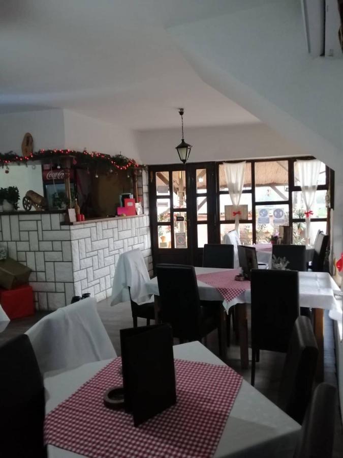 مبيت وإفطار Restoran,,Vuk,, Trsic المظهر الخارجي الصورة