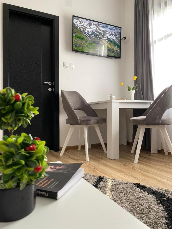 مبيت وإفطار Restoran,,Vuk,, Trsic المظهر الخارجي الصورة