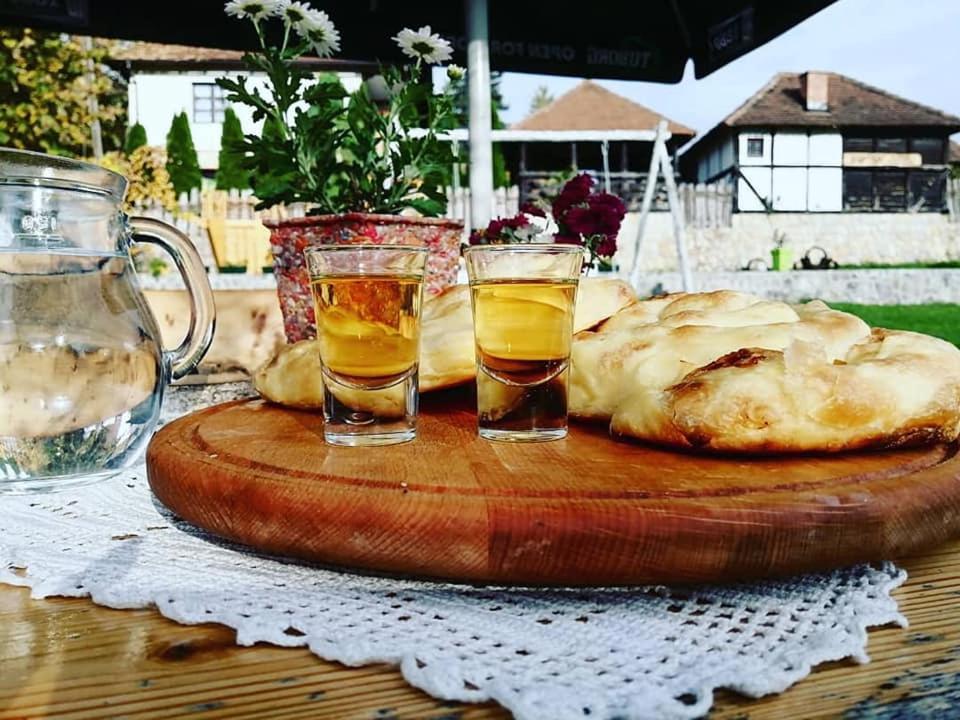 مبيت وإفطار Restoran,,Vuk,, Trsic المظهر الخارجي الصورة